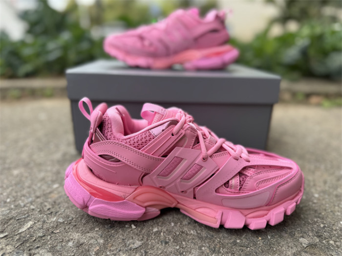 B 17FW Tripe-S High End Sneaker-689