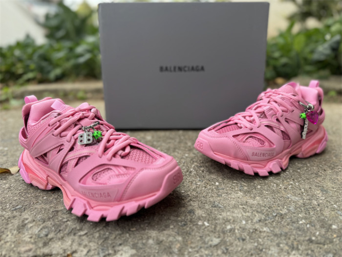 B 17FW Tripe-S High End Sneaker-689