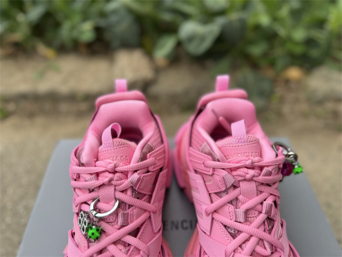 B 17FW Tripe-S High End Sneaker-689