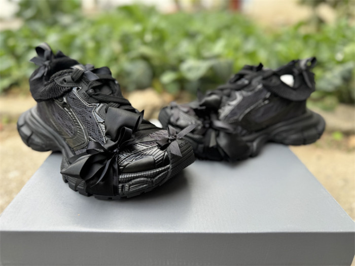 B 17FW Tripe-S High End Sneaker-690