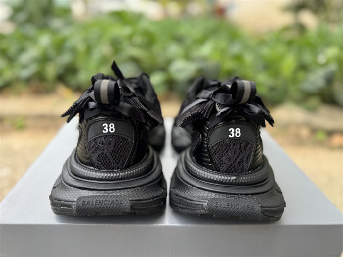 B 17FW Tripe-S High End Sneaker-690