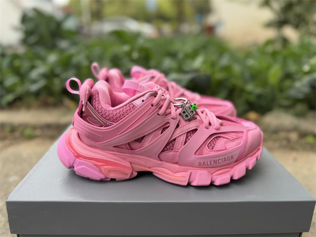 B 17FW Tripe-S High End Sneaker-689