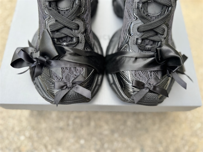 B 17FW Tripe-S High End Sneaker-690