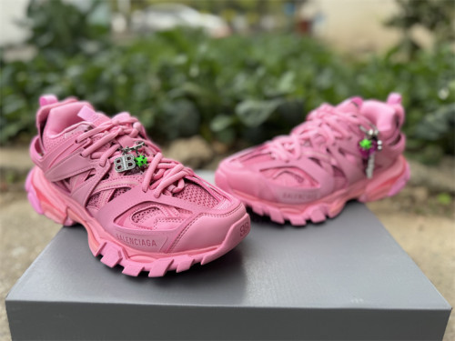 B 17FW Tripe-S High End Sneaker-689