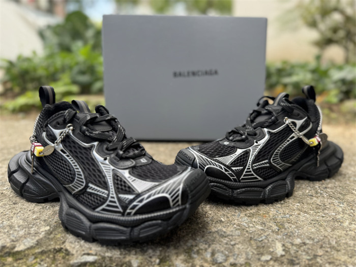 B 17FW Tripe-S High End Sneaker-692