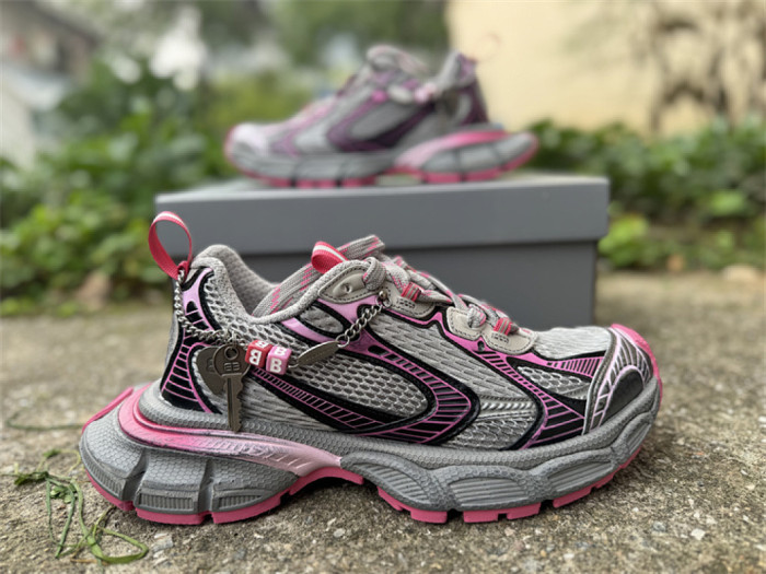 B 17FW Tripe-S High End Sneaker-695