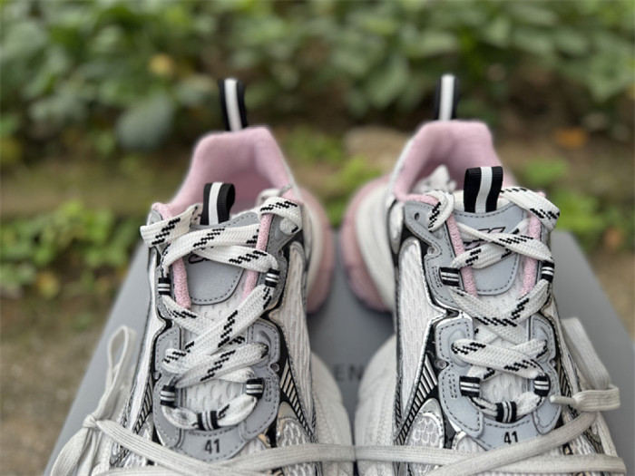 B 17FW Tripe-S High End Sneaker-694