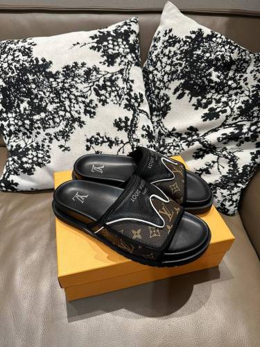 LV women slippers AAA-401