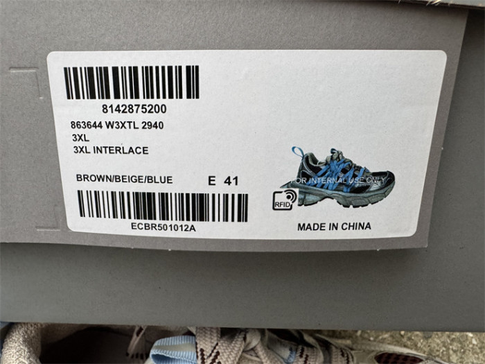 B 17FW Tripe-S High End Sneaker-697