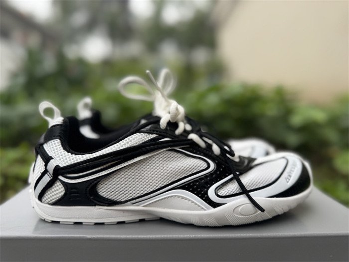 B 17FW Tripe-S High End Sneaker-699