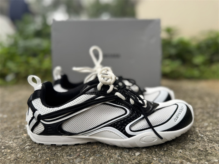 B 17FW Tripe-S High End Sneaker-699