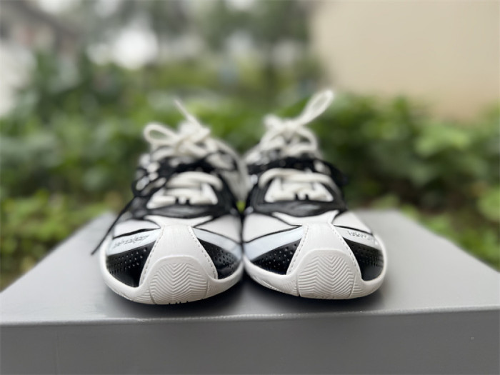 B 17FW Tripe-S High End Sneaker-699