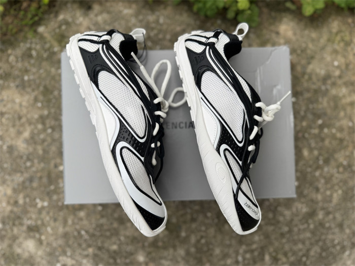 B 17FW Tripe-S High End Sneaker-699