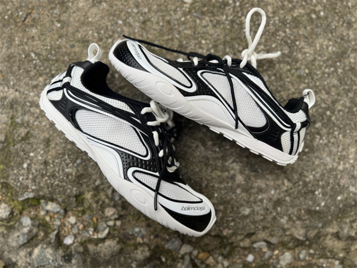 B 17FW Tripe-S High End Sneaker-699