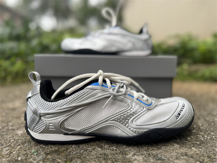 B 17FW Tripe-S High End Sneaker-698