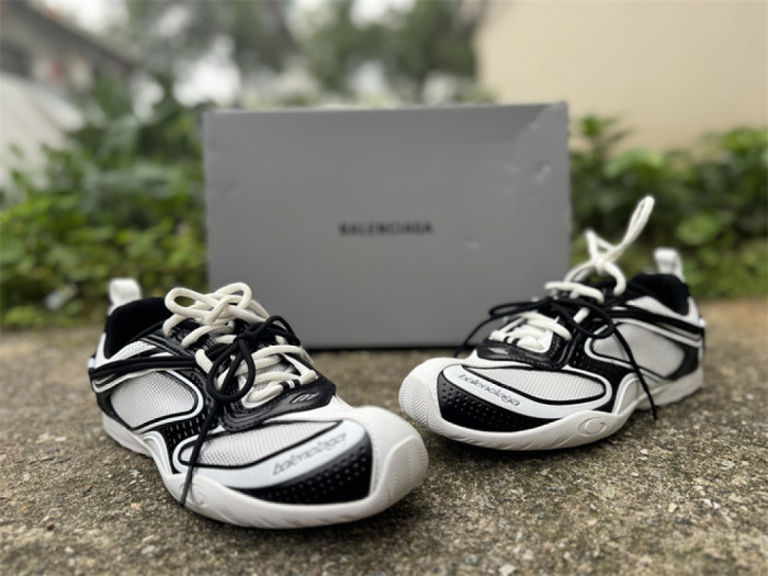 B 17FW Tripe-S High End Sneaker-699