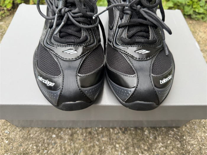 B 17FW Tripe-S High End Sneaker-700