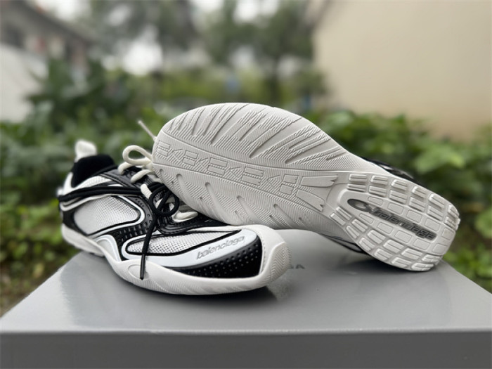 B 17FW Tripe-S High End Sneaker-699