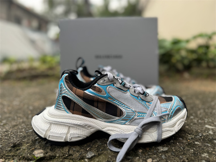 B 17FW Tripe-S High End Sneaker-704