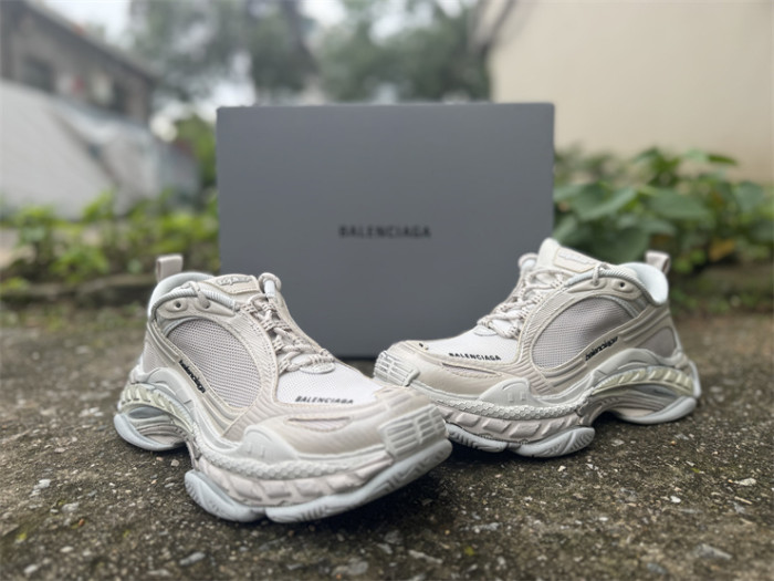 B 17FW Tripe-S High End Sneaker-709
