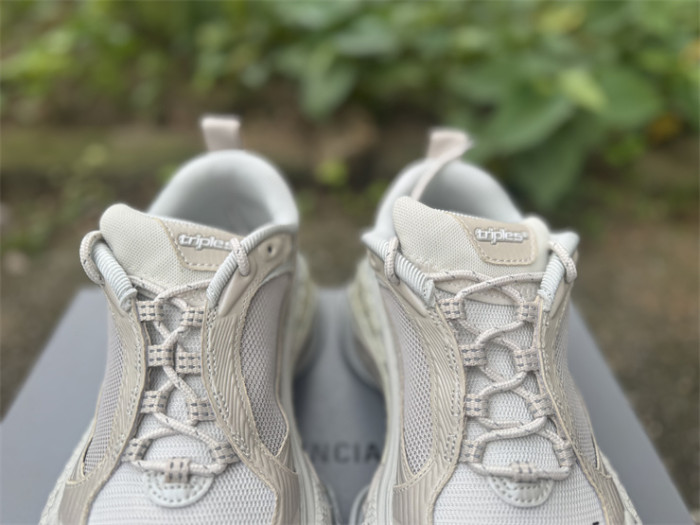 B 17FW Tripe-S High End Sneaker-709