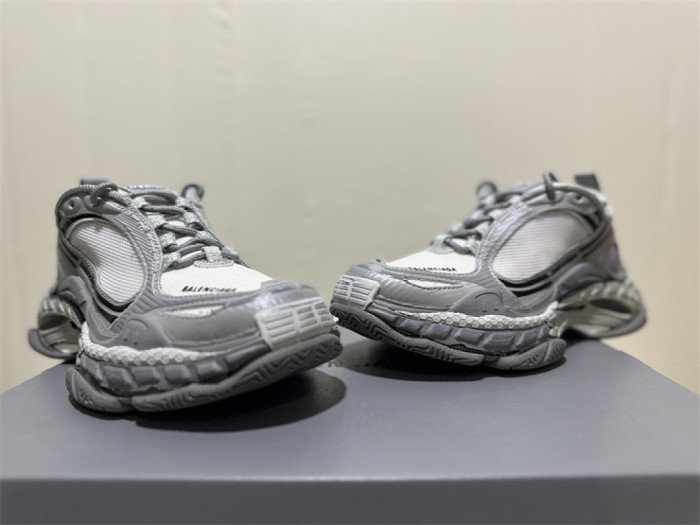 B 17FW Tripe-S High End Sneaker-708