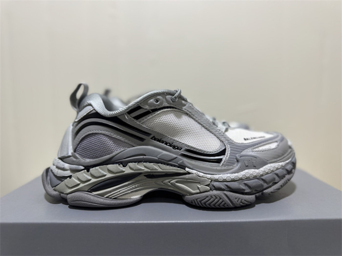 B 17FW Tripe-S High End Sneaker-708