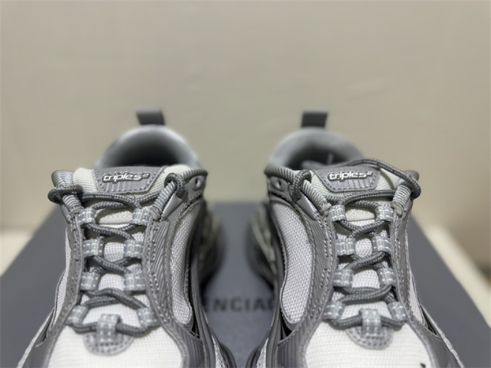 B 17FW Tripe-S High End Sneaker-708