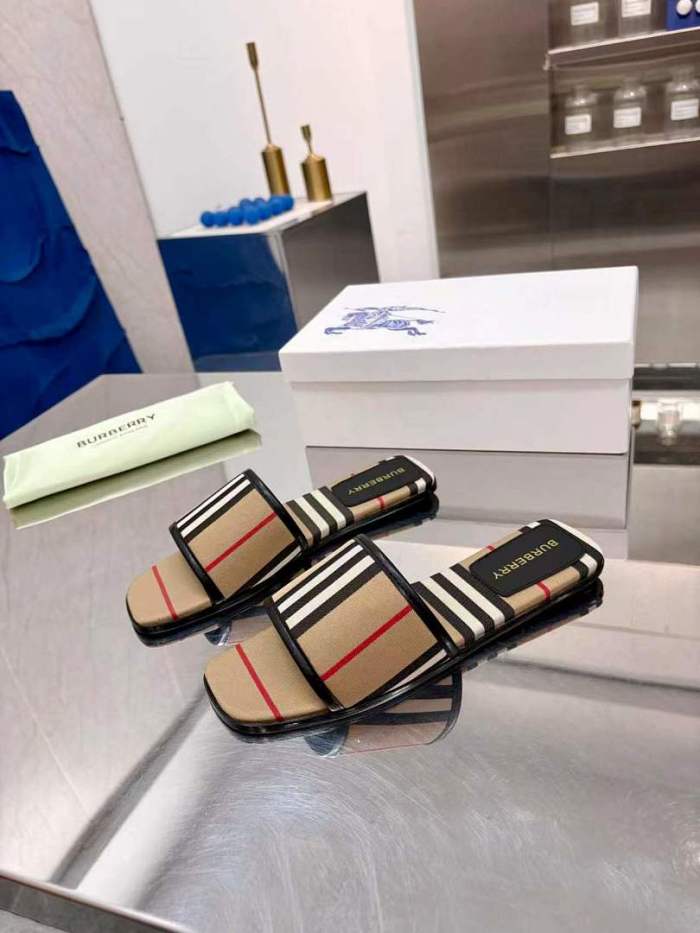 Burberry women slippers AAA-056