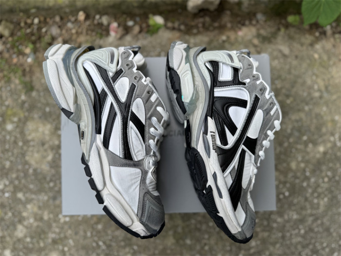 B 17FW Tripe-S High End Sneaker-710