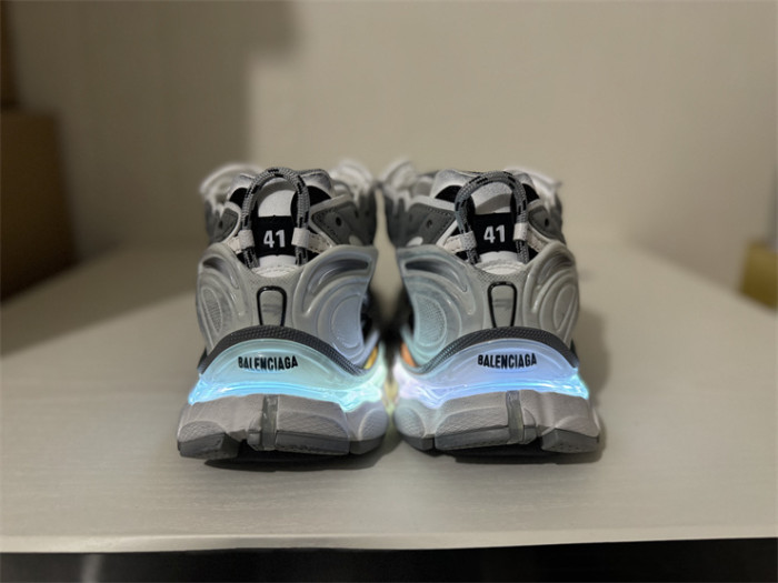 B 17FW Tripe-S High End Sneaker-710
