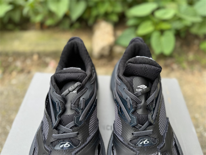 B 17FW Tripe-S High End Sneaker-711