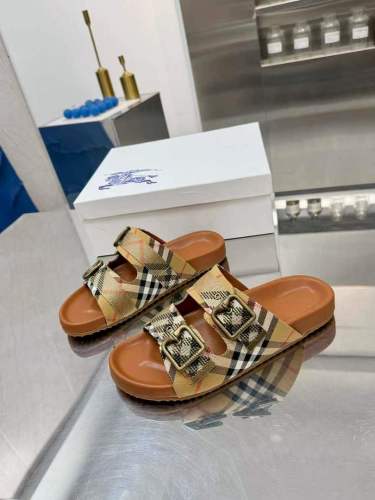 Burberry women slippers AAA-059