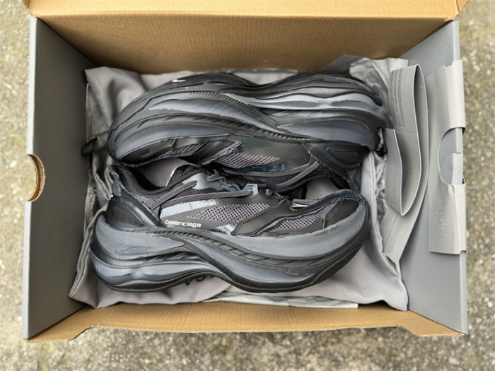 B 17FW Tripe-S High End Sneaker-711