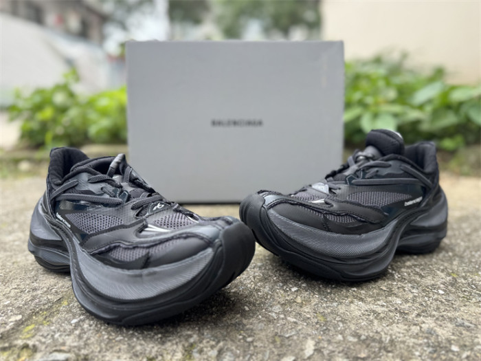 B 17FW Tripe-S High End Sneaker-711