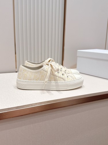 Dior Women Shoes 1：1 quality-777