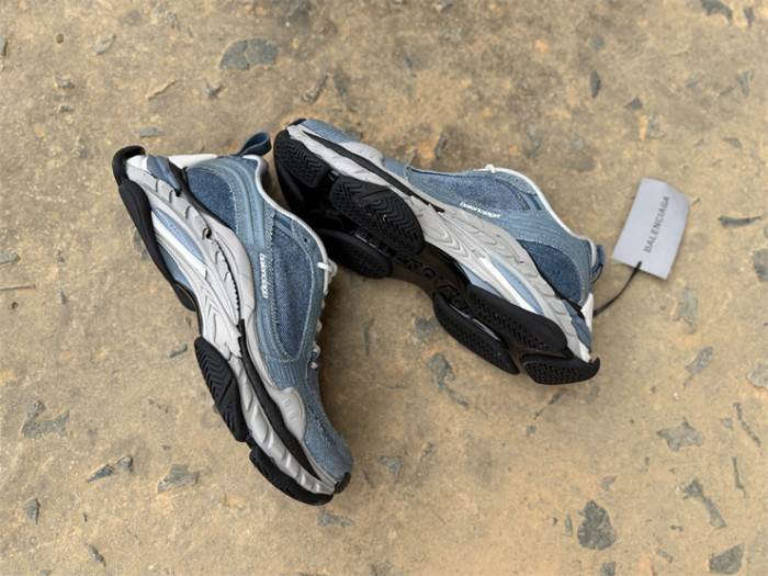 B 17FW Tripe-S High End Sneaker-721