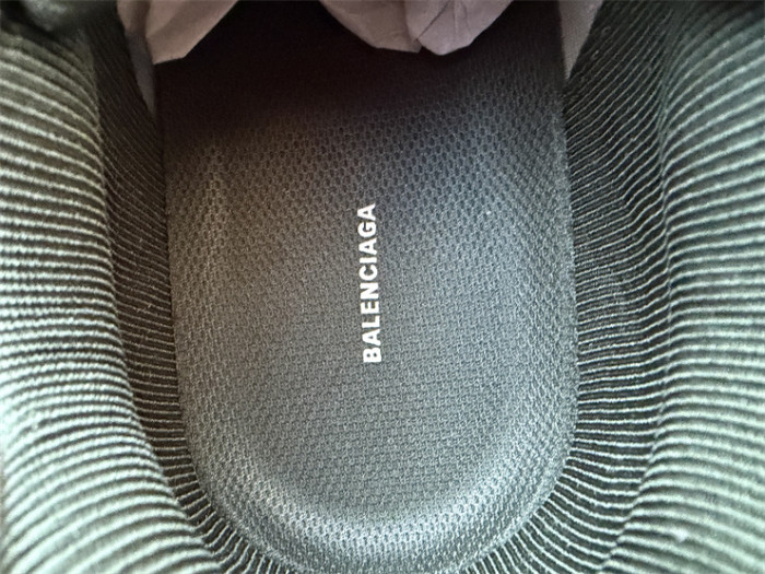 B 17FW Tripe-S High End Sneaker-722