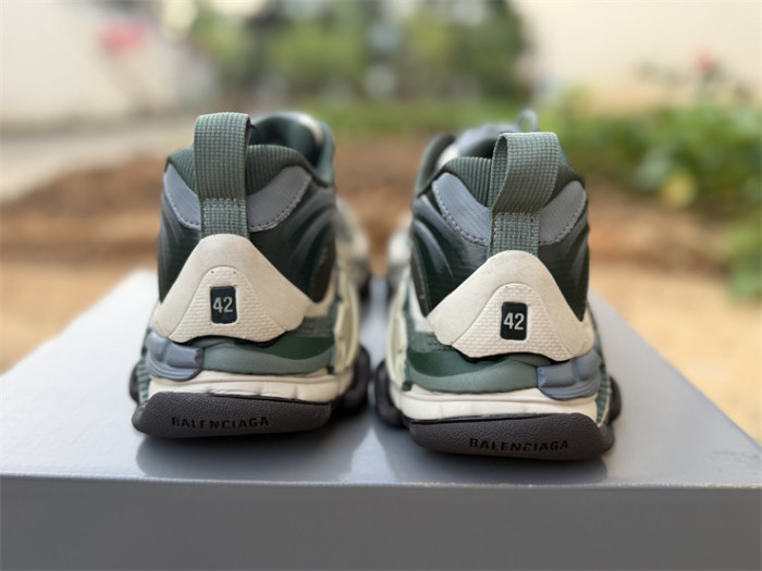 B 17FW Tripe-S High End Sneaker-722