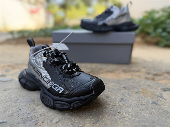 B 17FW Tripe-S High End Sneaker-723