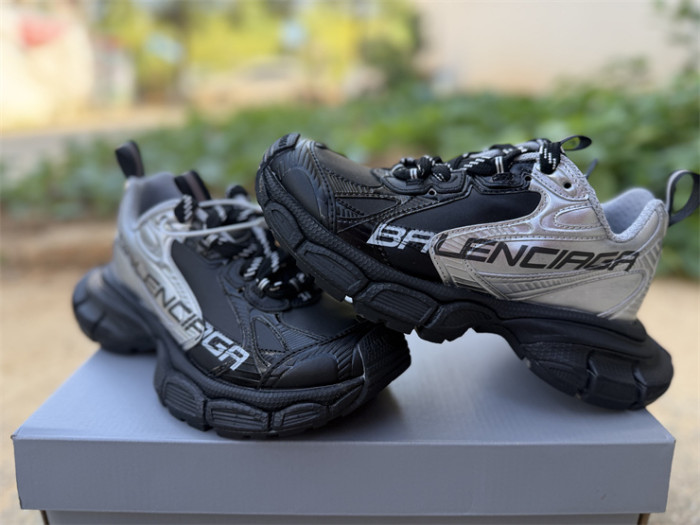 B 17FW Tripe-S High End Sneaker-723