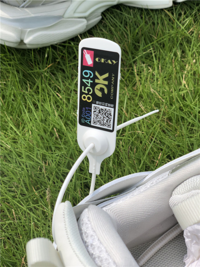 B 17FW Tripe-S High End Sneaker-086