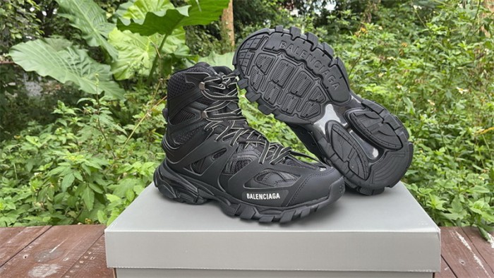 B 17FW Tripe-S High End Sneaker-239