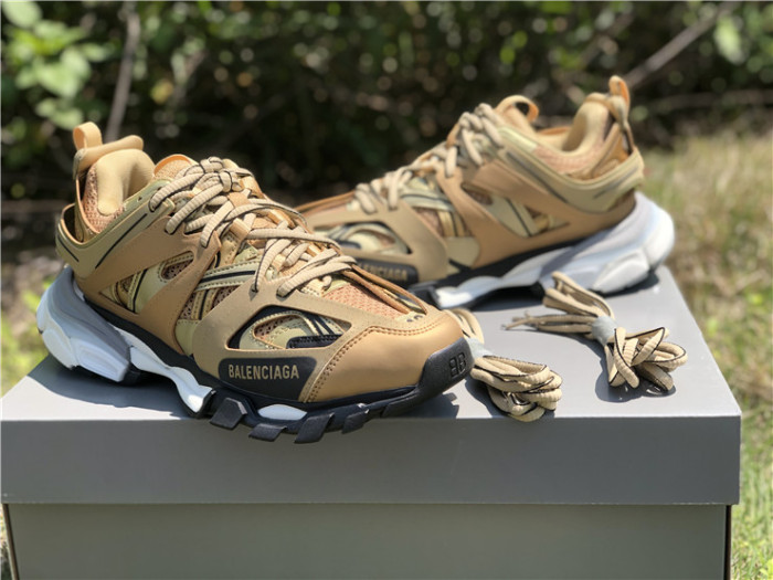 B 17FW Tripe-S High End Sneaker-121