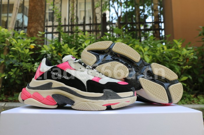 B 17FW Tripe-S High End Sneaker-009