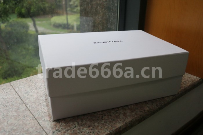 B 17FW Tripe-S High End Sneaker-032