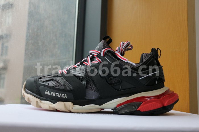 B 17FW Tripe-S High End Sneaker-052