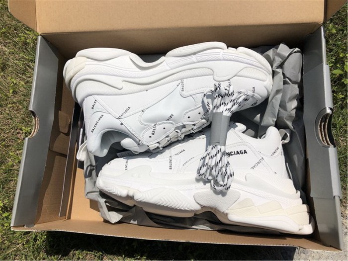 B 17FW Tripe-S High End Sneaker-124