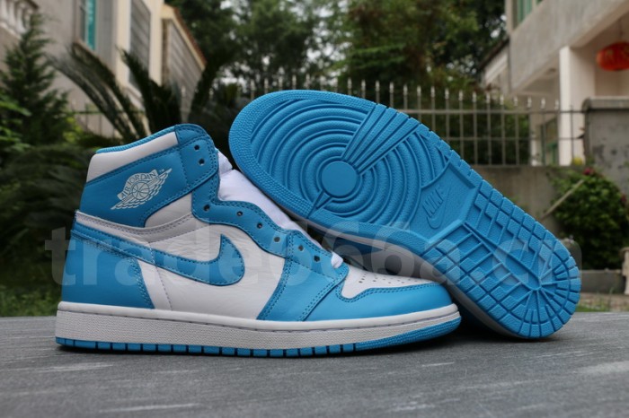 Authentic Air Jordan 1 Retro High OG “UNC”