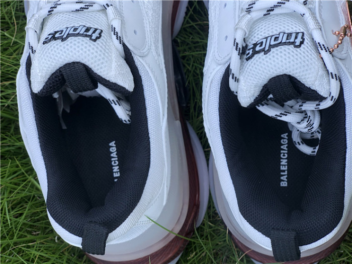 B 17FW Tripe-S High End Sneaker-143